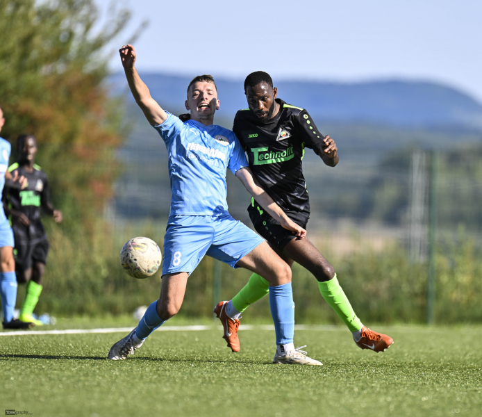 TSV Künzell - SV Großenlüder: Laurenz Heinze gegen Victorien Severin Banlog Mvondo