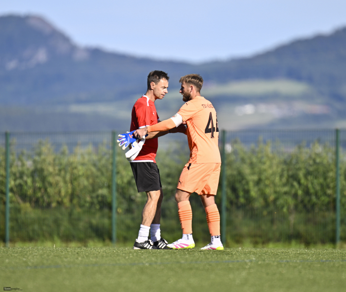 TSV Künzell - SV Großenlüder: Niklas Kircher mit Jochen Maikranz