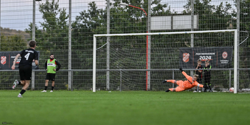 SG Rückers - TSV Künzell: Elfmeter gegen Leo Schramm