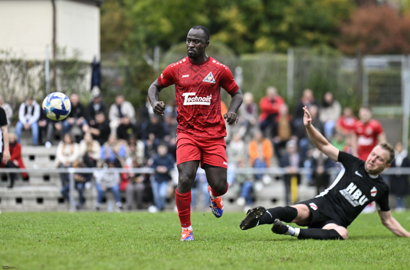 SG Sickels - SV Großenlüder: Roger Mouangue Mouangue gegen Angel Natsev