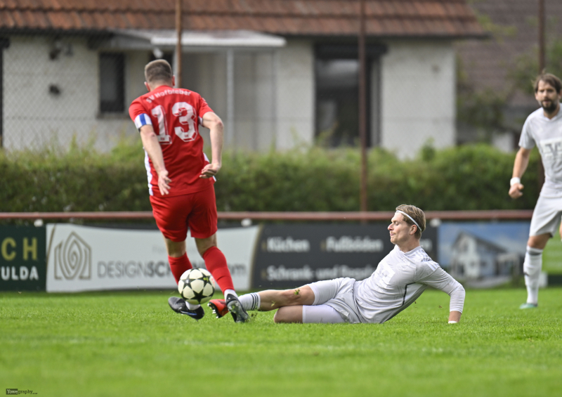 SV Hofbieber - FSV Dörnberg: Max Scheuermann gegen Kevin Krieger