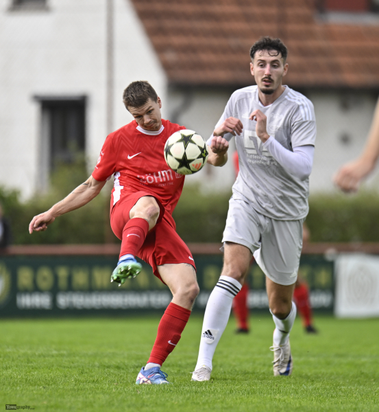 SV Hofbieber - FSV Dörnberg: Torsten Müller gegen Luca-Maurice Bock