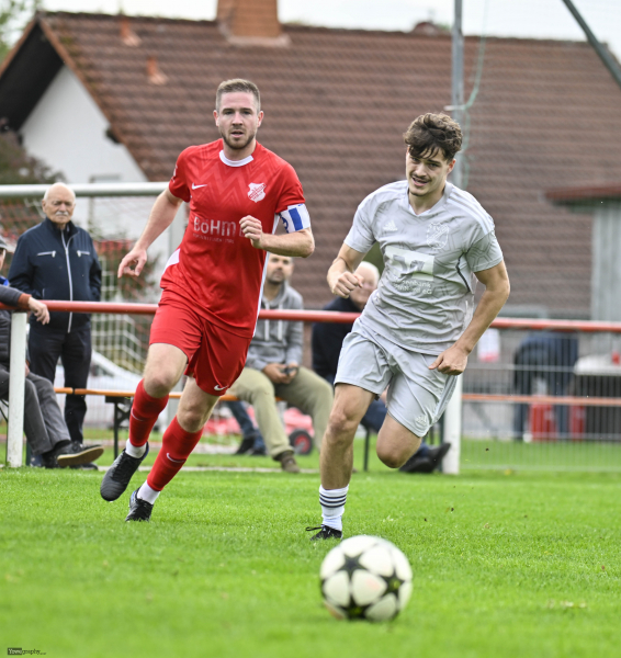SV Hofbieber - FSV Dörnberg: Kevin Krieger gegen David Bley