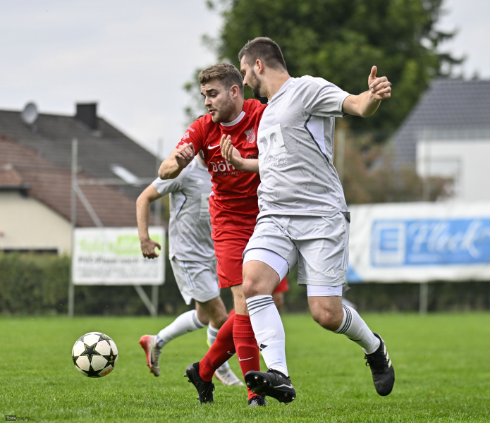 SV Hofbieber - FSV Dörnberg: Moritz Günther  gegen Luca-Maurice Bock