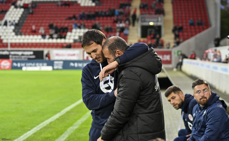OFC Kickers Offenbach - SG Barockstadt Fulda: Trainer Kristjan Gilbo gegen Daniyel Cimen