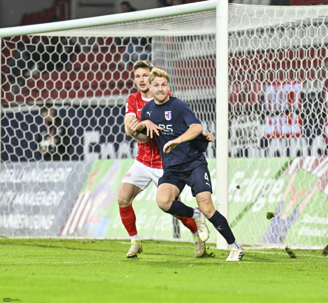 OFC Kickers Offenbach - SG Barockstadt Fulda: Kristjan Arh Cesen gegen Milian Habermehl
