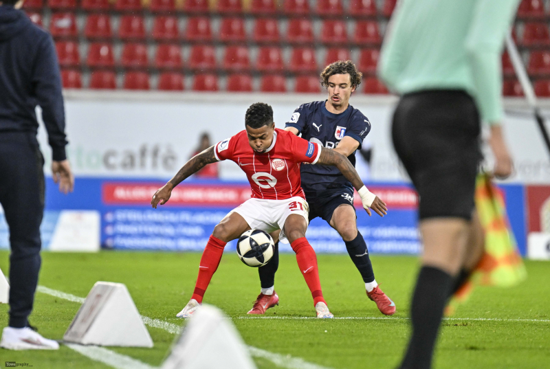 OFC Kickers Offenbach - SG Barockstadt Fulda: Ronny Marcos gegen Keanu Kraft
