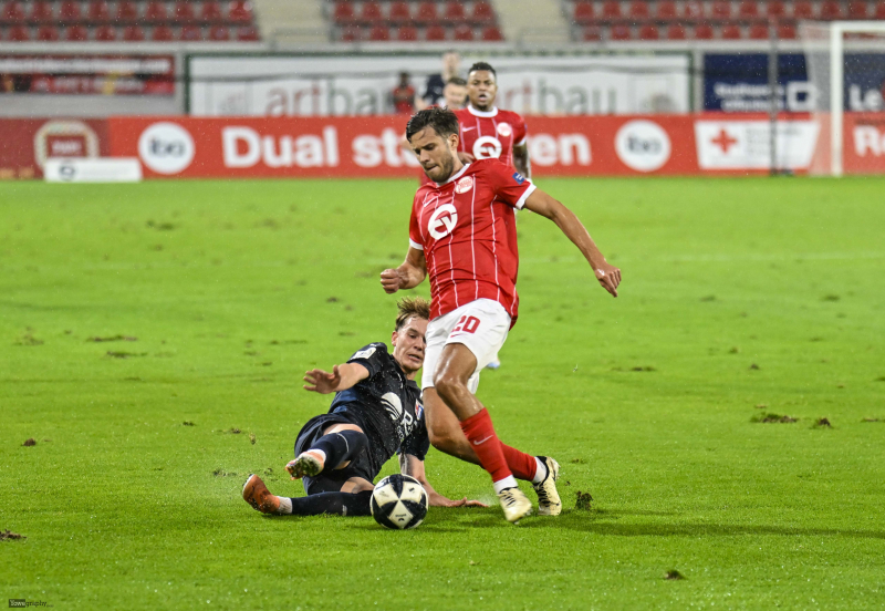 OFC Kickers Offenbach - SG Barockstadt Fulda: Moritz Dittmann gegen Dominik Crljenec