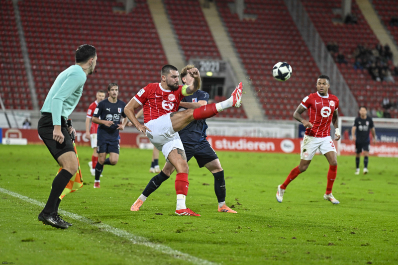 OFC Kickers Offenbach - SG Barockstadt Fulda: Moritz Dittmann gegen Maximilian-Christian Rossmann