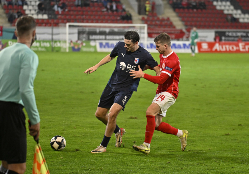 OFC Kickers Offenbach - SG Barockstadt Fulda: Pietro Besso gegen Kristjan Arh Cesen
