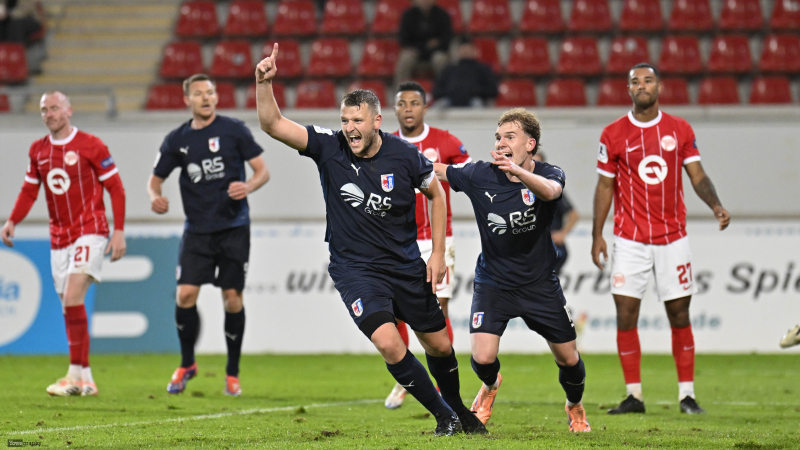 OFC Kickers Offenbach - SG Barockstadt Fulda: Marius Grösch mit Moritz Dittmann