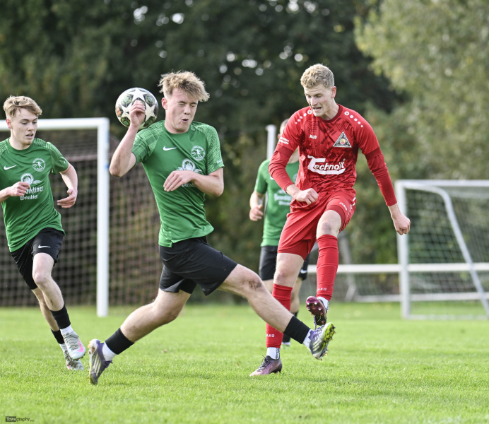 SV Teutonia Großenlüder - FSG Vogelsberg: Niklas Nettbohl gegen Hendrik Auth