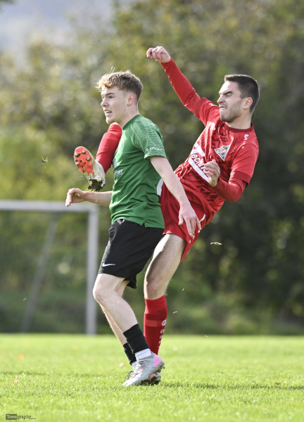 SV Teutonia Großenlüder - FSG Vogelsberg: Mika Wink gegen Adrian Beyer