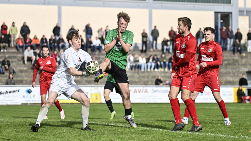 SV Teutonia Großenlüder - FSG Vogelsberg: Marvin Mohr gegen Niklas Nettbohl