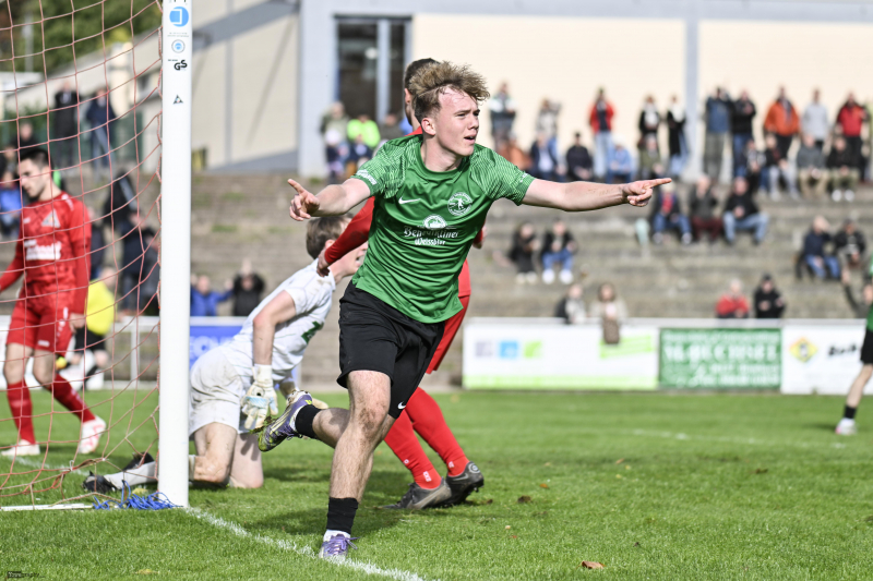 SV Teutonia Großenlüder - FSG Vogelsberg: Marvin Mohr gegen Niklas Nettbohl
