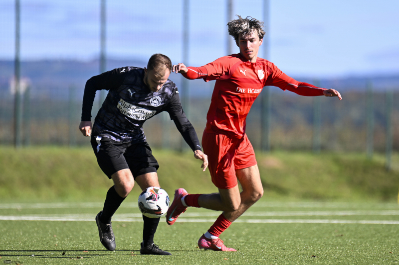 TSV Künzell - SV Hofbieber: Lennart Pappert gegen Elias-Finn Traber