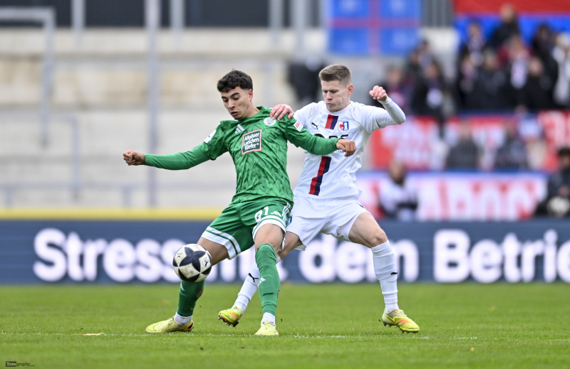 SG Barockstadt Fulda - FC 08 Homburg: Nicolas Robin Jörg gegen Moritz Reinhard