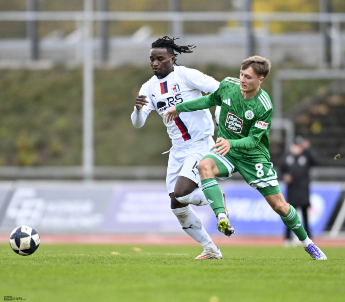SG Barockstadt Fulda - FC 08 Homburg: Hans Nunoo Sarpei gegen Simon Joachims