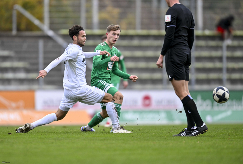SG Barockstadt Fulda - FC 08 Homburg: Leon Pomnitz gegen Simon Joachims