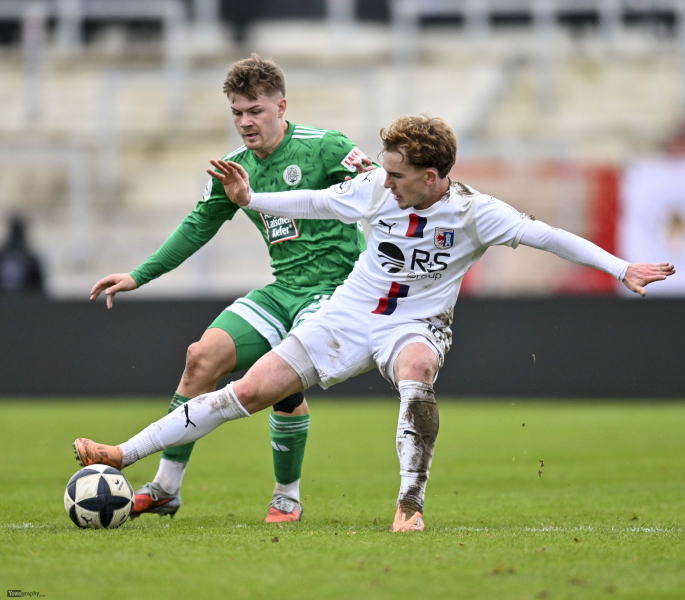 SG Barockstadt Fulda - FC 08 Homburg: Moritz Dittmann gegen Frederik Schumann