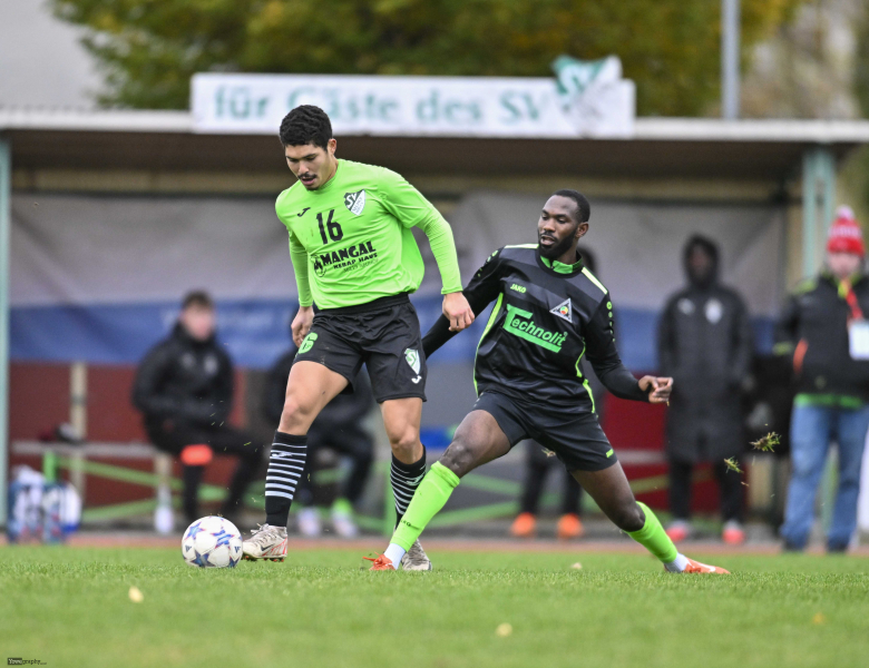 SV Neuhof - SV Großenlüder: Andrei Santana Da Silva De Jesus gegen Victorien Severin Banlog Mvondo