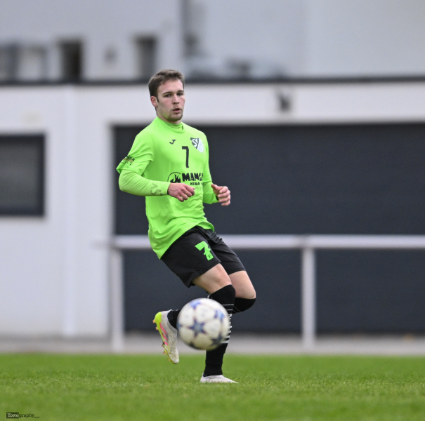 SV Neuhof - SV Großenlüder: Lukas Brehl