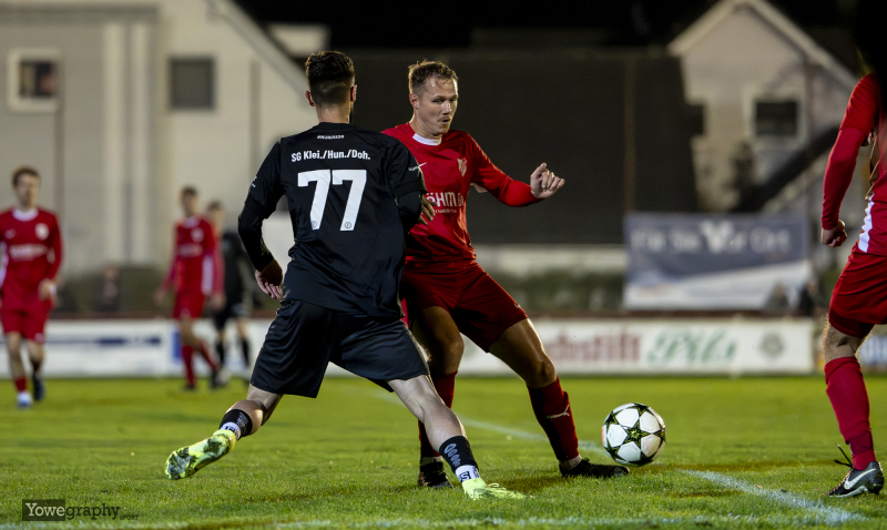 SV Hofbieber - SG Klei Hun Do: Philipp Reinhard gegen Rinor Murati