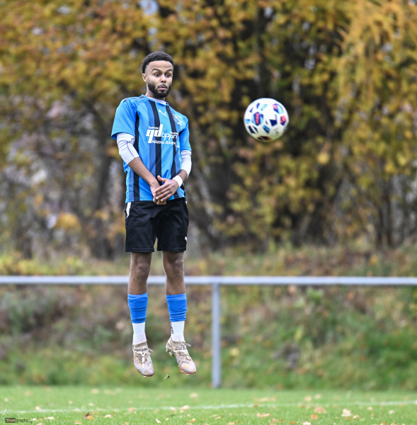 23_Yowegraphy_Jonas_Wenzel_251109_YZ98907