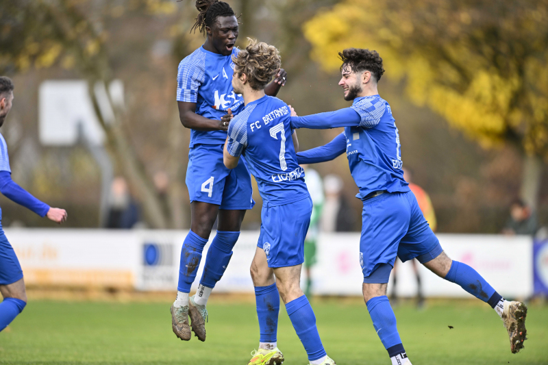 49_Yowegraphy_Jonas_Wenzel_251116_YZ95453