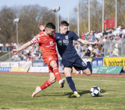 SG Barockstadt Fulda Lehnerz - Mainz 05 II: Dennis Azakir  gegen Sebastian Schmitt