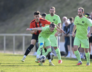 TSV Ufhausen - SG Haselbach: Kevin Baumbach mit Elias Bunzenthal