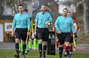 SV Großenlüder - TSV Künzell: SR Nico Eberhardt mit SRA Jens Uwe Bickert und SRA Lukas Fischer
