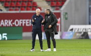 Hessenpokal OFC Kickers Offenbach - SG Barockstadt Fulda: Mark Zimmermann mit Daniyel Cimen