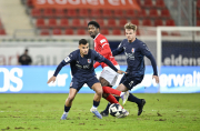 Hessenpokal OFC Kickers Offenbach - SG Barockstadt Fulda: Nicola Jose Arcanjo Köhler mit Tobias Göbel