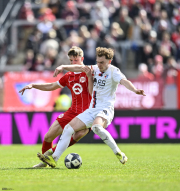 SG Barockstadt Fulda Lehnerz - Kickers Offenbach: Kristjan Arh Cesen gegen Moritz Dittmann