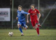 SV Hofbieber - FC Eichenzell: Matthis Sang gegen Jonah Haas