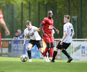 SV Großenlüder - SG Elters Eckwb Schwb: Samuel Neubauer mit Finn Birkenbach gegen Tinotenda Phiri