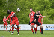 TSV Künzell II - FSV Steinau Steinhaus: Oliver Schwab mit Thorben Krebs gegen Jochen Rexroth