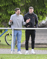 TSV Künzell - SV Neuhof: Chris Christoph Grösch mit Marcel Ludwig