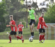 TSV Künzell - SV Neuhof: Yasin Portukal mit Simon Herbach