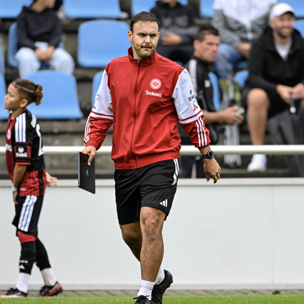 15_Yowegraphy_Jonas_Wenzel_260913_YZ93969