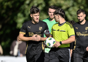 12_Yowegraphy_Jonas_Wenzel_261011_YZ90426